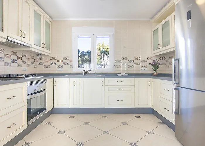 Guzman - Soleada Willa Calpe